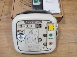 Defibrylator treningowy iPAD SPT Trainer – skuteczne szkolenia z AED w realistycznych warunkach
